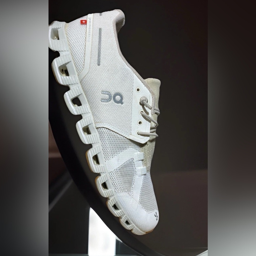 🌫️US 9- On Cloud 5 Women's “Triple White" Athleisure/ Training Sneakers 59.98376 - Picture 9 of 14